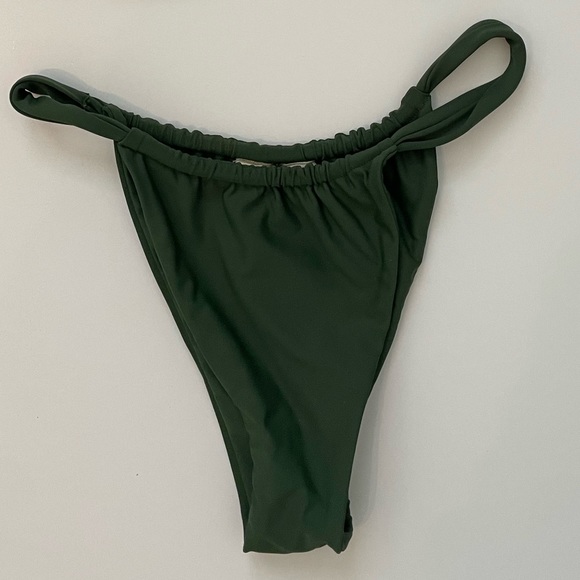 Belle The Label Oracle Bikini - Picture 3 of 3